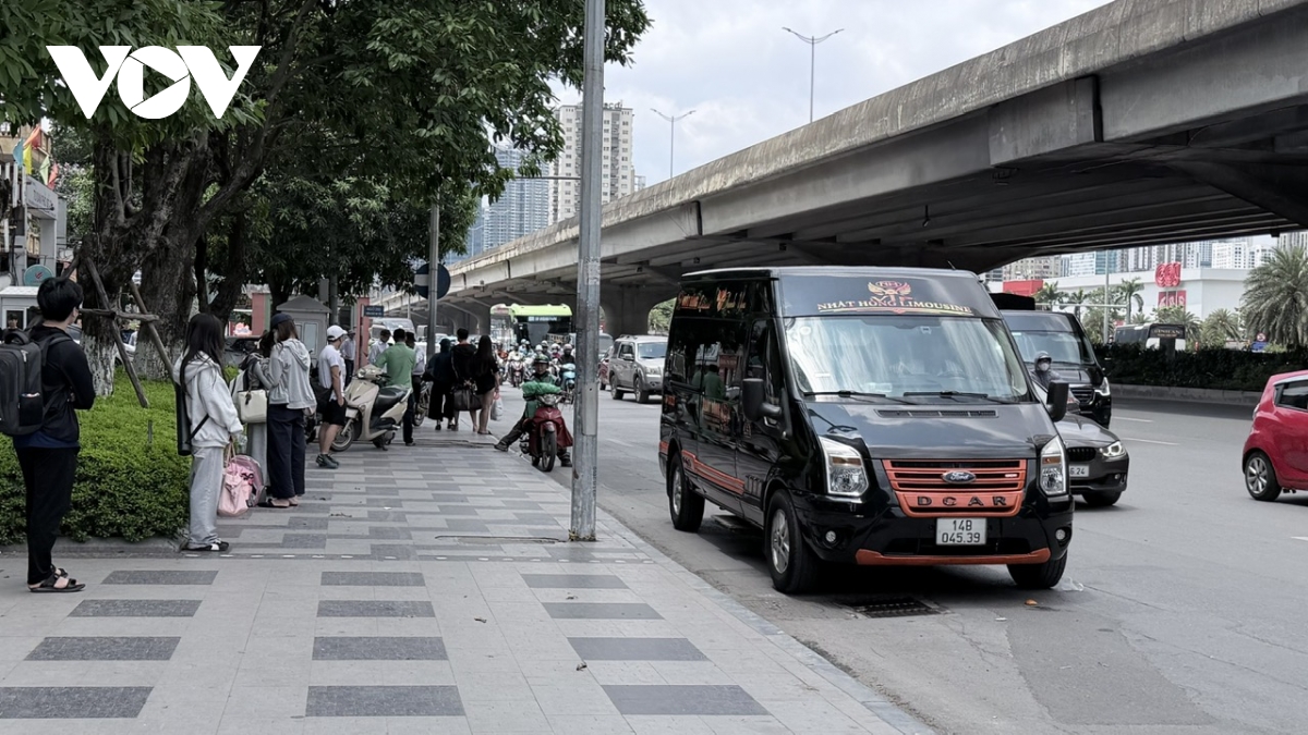Kỳ nghỉ lễ: Bến xe truyền thống ế kh&aacute;ch, xe limousine, xe gh&eacute;p k&iacute;n chỗ- Ảnh 13.