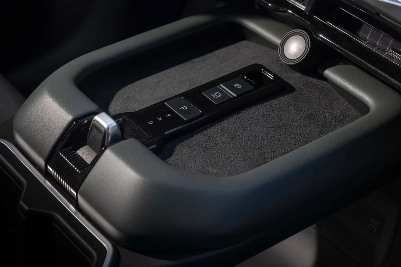 Subaru Gateway ra mắt: SUV cỡ lớn với 3 h&agrave;ng ghế, d&ugrave;ng c&ocirc;ng nghệ Toyota, mạnh 420hp, chạy gần 500km/sạc- Ảnh 9.