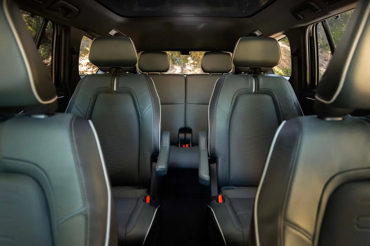 Subaru Gateway ra mắt: SUV cỡ lớn với 3 h&agrave;ng ghế, d&ugrave;ng c&ocirc;ng nghệ Toyota, mạnh 420hp, chạy gần 500km/sạc- Ảnh 12.