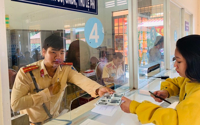 Tất cả chủ phương tiện đ&atilde; b&aacute;n xe nhưng kh&ocirc;ng thu hồi biển số cần l&agrave;m ngay việc n&agrave;y để tr&aacute;nh bị phạt- Ảnh 1.