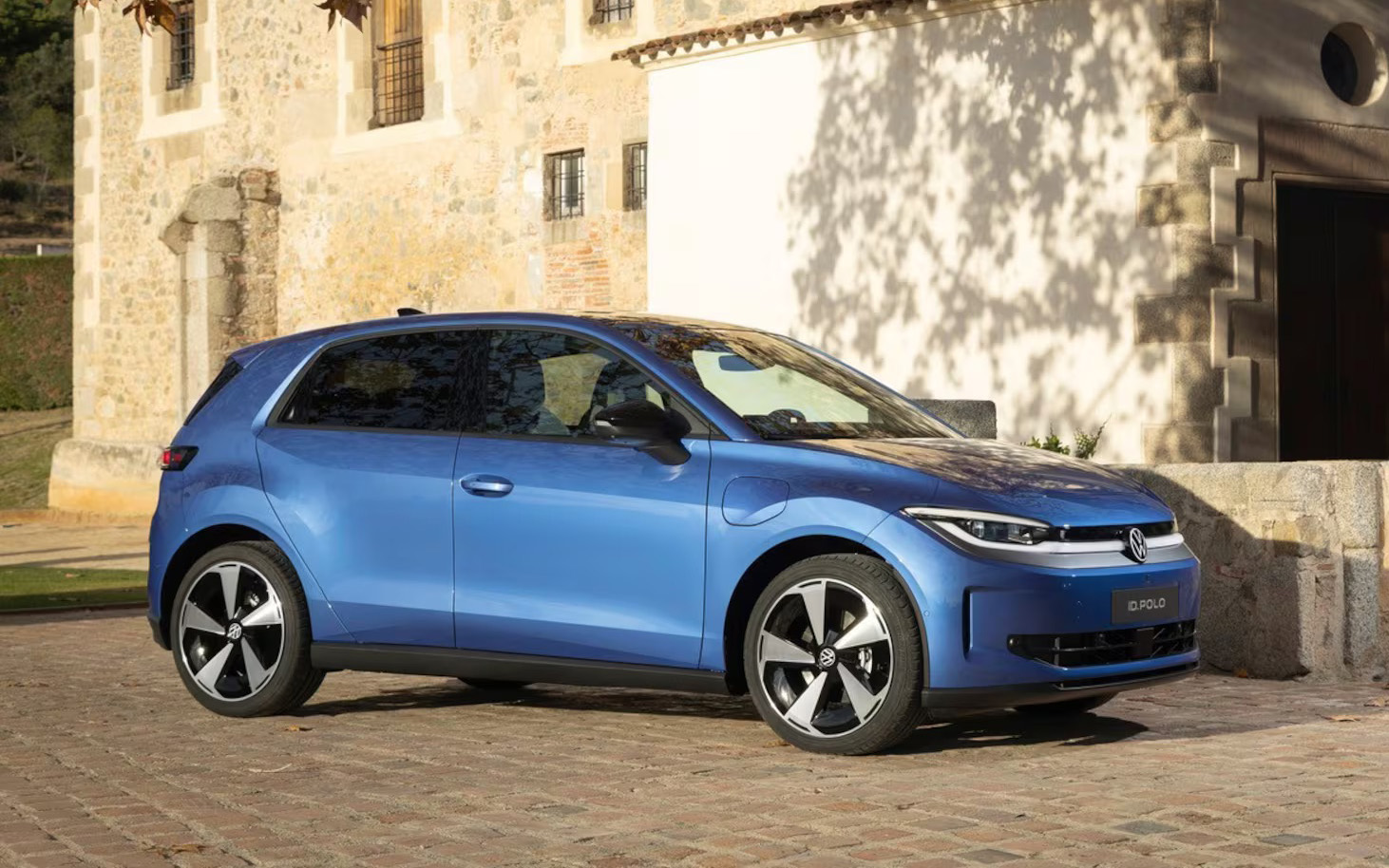 Volkswagen Polo từng b&aacute;n ở Việt Nam nay c&oacute; bản điện đẹp long lanh, chạy 455km/sạc, rộng hơn hẳn bản xăng- Ảnh 1.
