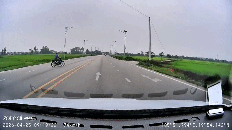 &Ocirc; t&ocirc; h&uacute;c bay xe m&aacute;y xuống ruộng: Cục CSGT n&ecirc;u l&yacute; do khẳng định t&agrave;i xế &ocirc; t&ocirc; kh&ocirc;ng c&oacute; lỗi- Ảnh 1.