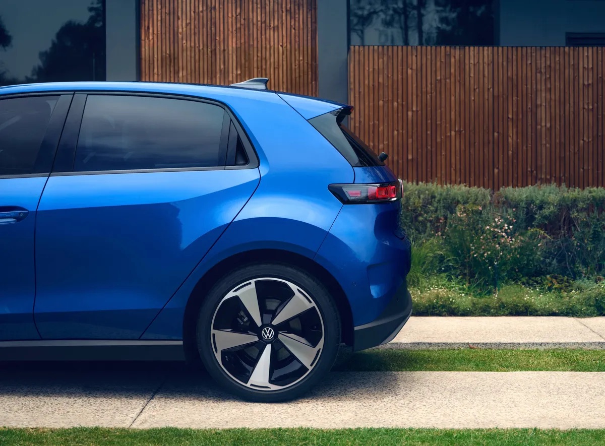 Volkswagen Polo từng b&aacute;n ở Việt Nam nay c&oacute; bản điện đẹp long lanh, chạy 455km/sạc, rộng hơn hẳn bản xăng- Ảnh 11.