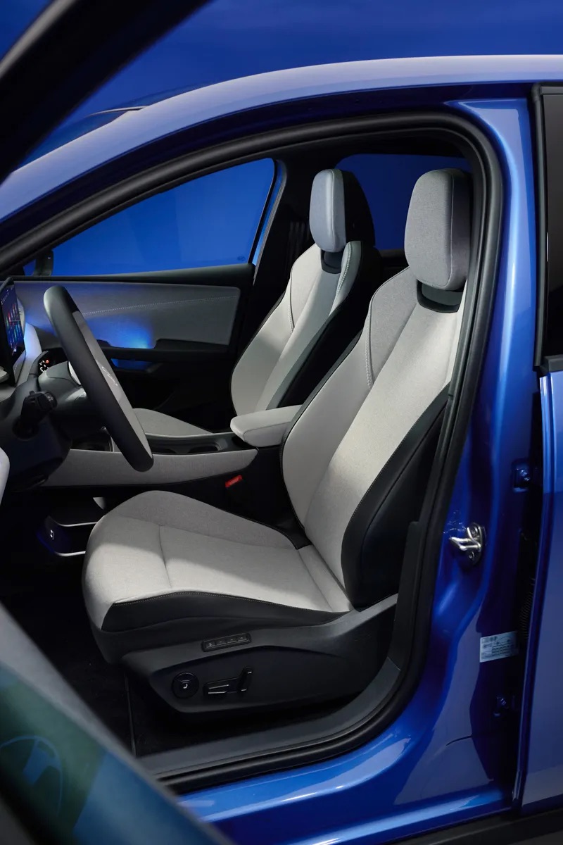 Volkswagen Polo từng b&aacute;n ở Việt Nam nay c&oacute; bản điện đẹp long lanh, chạy 455km/sạc, rộng hơn hẳn bản xăng- Ảnh 13.