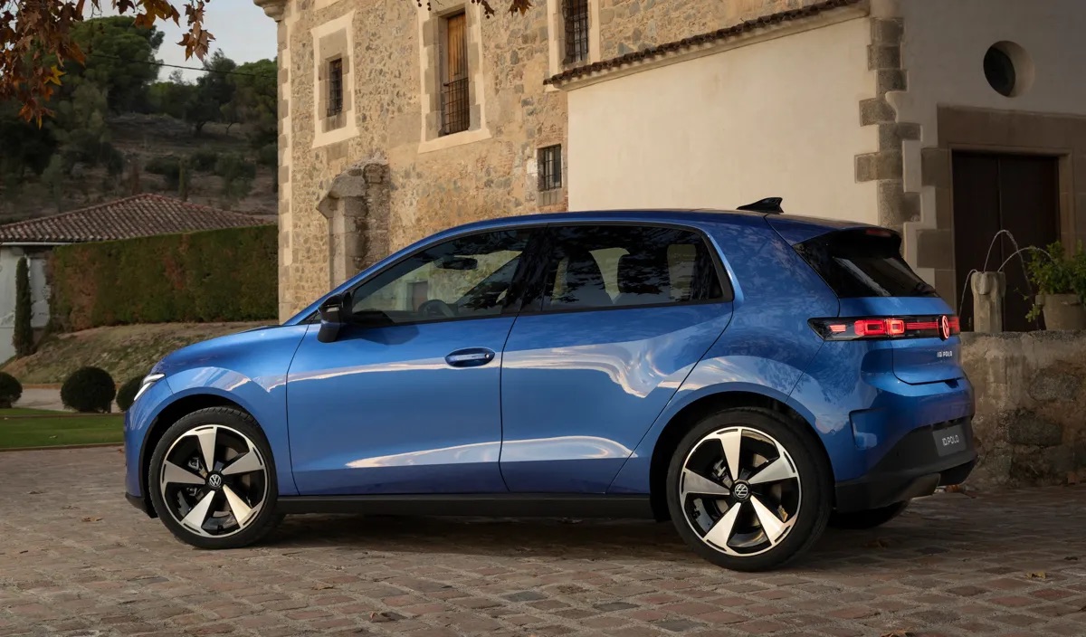 Volkswagen Polo từng b&aacute;n ở Việt Nam nay c&oacute; bản điện đẹp long lanh, chạy 455km/sạc, rộng hơn hẳn bản xăng- Ảnh 2.