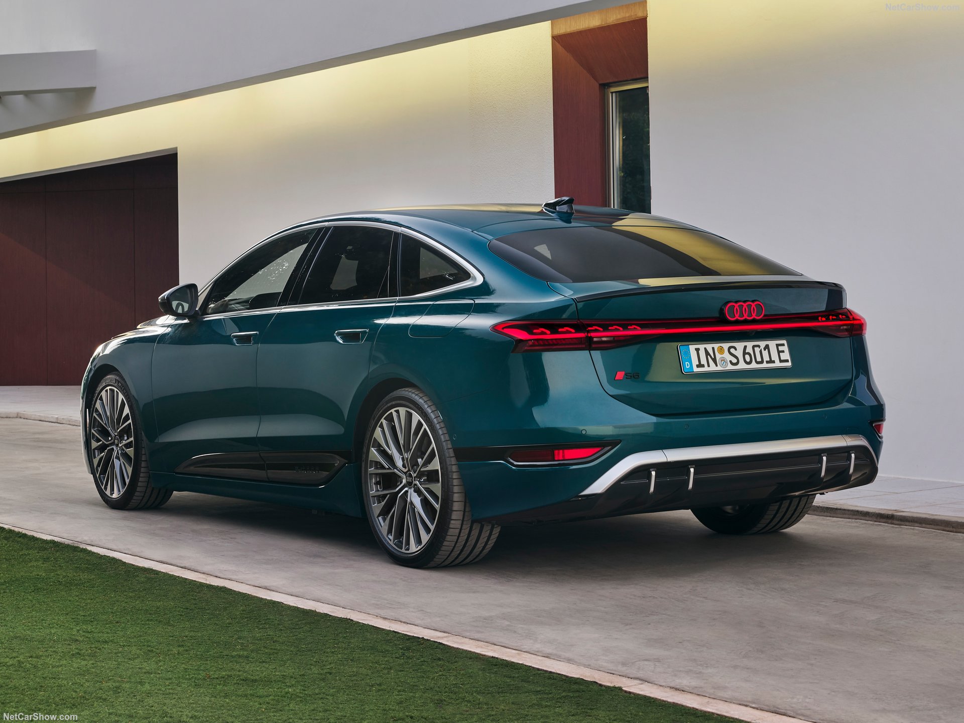 Audi S6 Sportback e-tron xuất hiện tại Việt Nam: Đ&egrave;n LED điều chỉnh thiết kế theo &yacute; chủ xe, nội thất 3 m&agrave;n h&igrave;nh OLED, đi 600km/sạc- Ảnh 8.