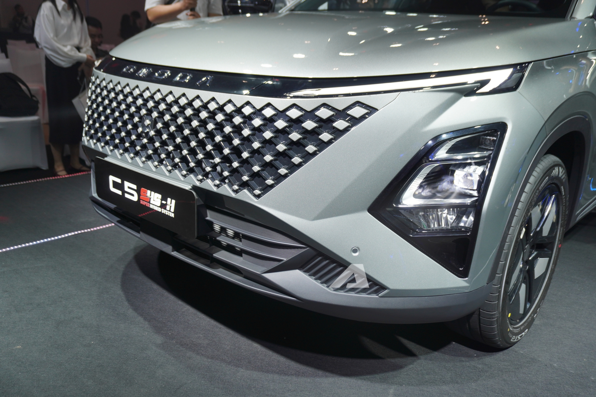 Omoda C5 SHS-H: SUV hạng C gi&aacute; rẻ, hay chỉ l&agrave; B+ &lsquo;đội lốt&rsquo;?- Ảnh 3.