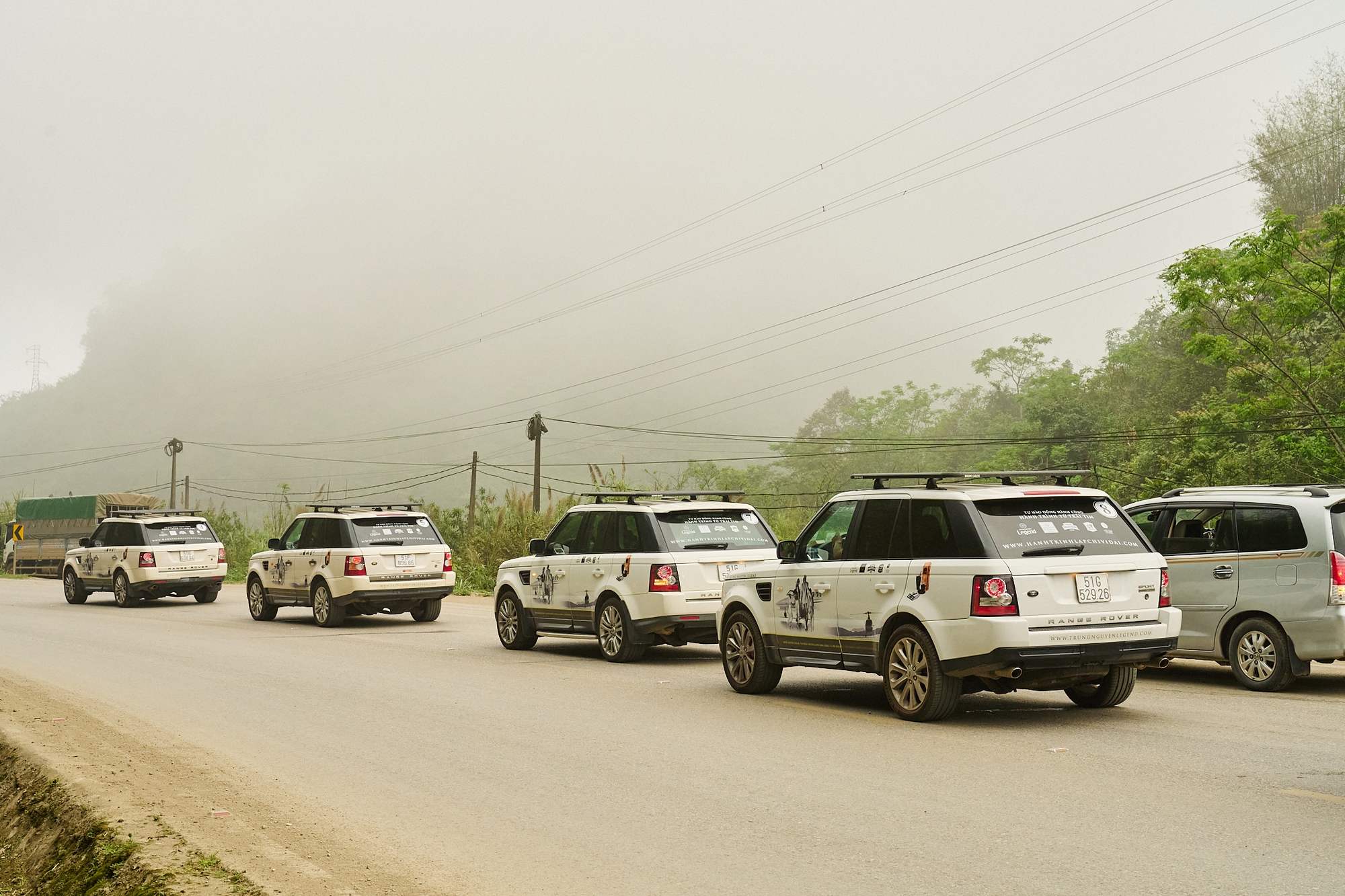 Đ&acirc;y l&agrave; l&yacute; do &ocirc;ng Đặng L&ecirc; Nguy&ecirc;n Vũ chọn Rolls-Royce, Ferrari v&agrave; Land Rover xuy&ecirc;n Việt lần n&agrave;y d&ugrave; sở hữu rất nhiều xe từ thương hiệu đẳng cấp kh&aacute;c- Ảnh 7.