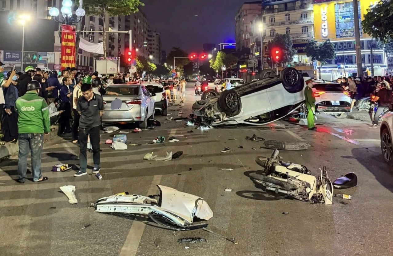 T&agrave;i xế Lexus t&ocirc;ng h&agrave;ng loạt &ocirc; t&ocirc; v&agrave; xe m&aacute;y bị khởi tố- Ảnh 1.