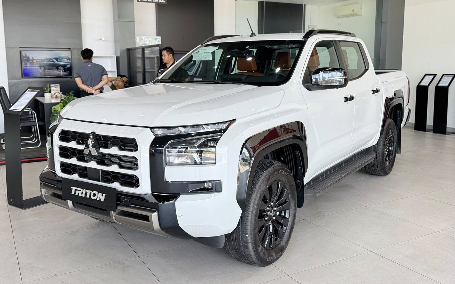 Chủ xe Mitsubishi Triton, Xpander đi cả năm kh&ocirc;ng tốn tiền xăng dầu: H&atilde;ng tặng tới hơn 75 triệu đồng đổ nhi&ecirc;n liệu, th&aacute;ng đầy v&agrave;i b&igrave;nh kh&ocirc;ng phải nghĩ- Ảnh 1.