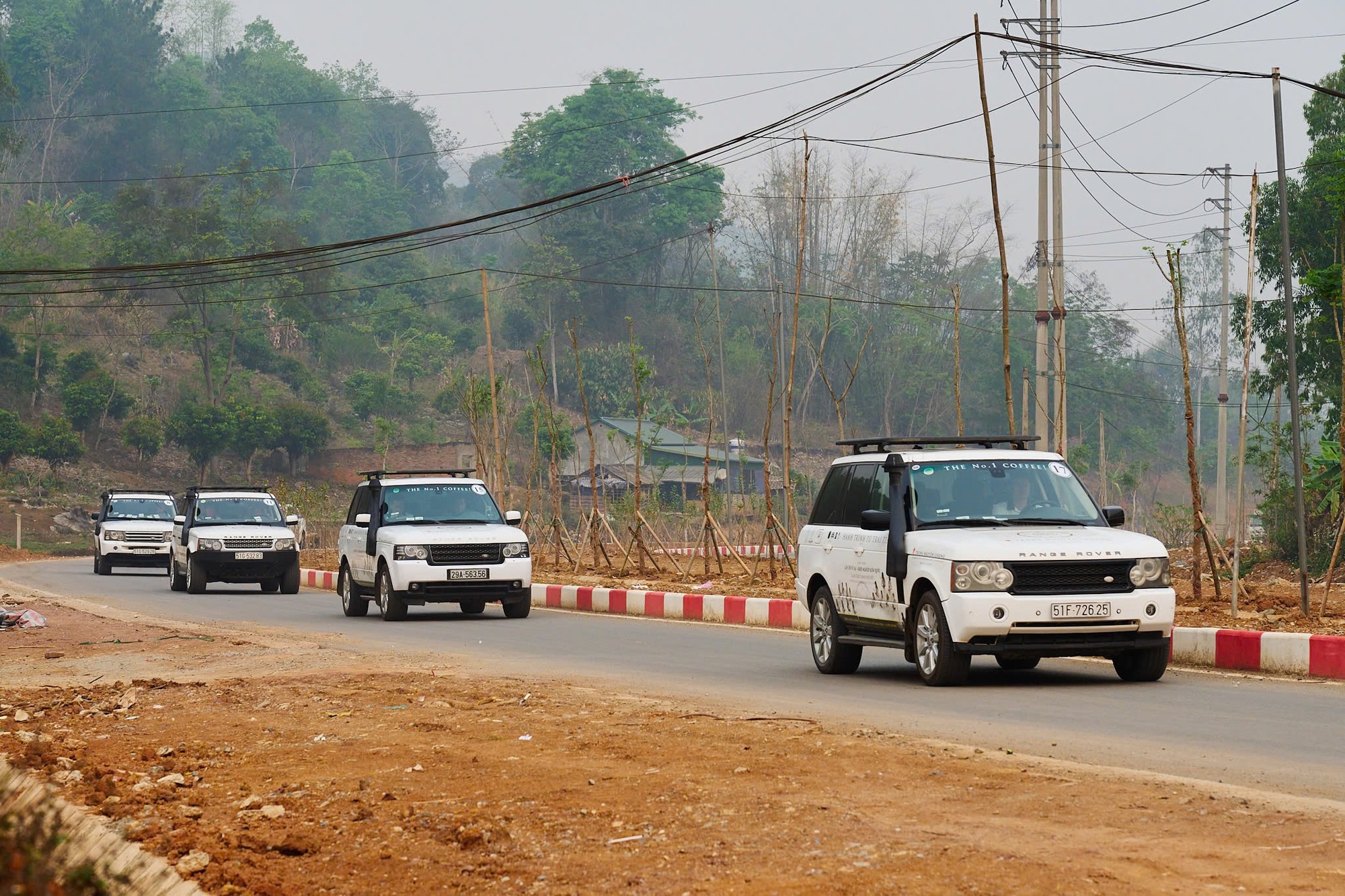 Người dân tộc Thái múa cạnh dàn xe Range Rover của ông Đặng Lê Nguyên Vũ- Ảnh 10. Người dân tộc Thái múa cạnh dàn xe Range Rover của ông Đặng Lê Nguyên Vũ- Ảnh 10.