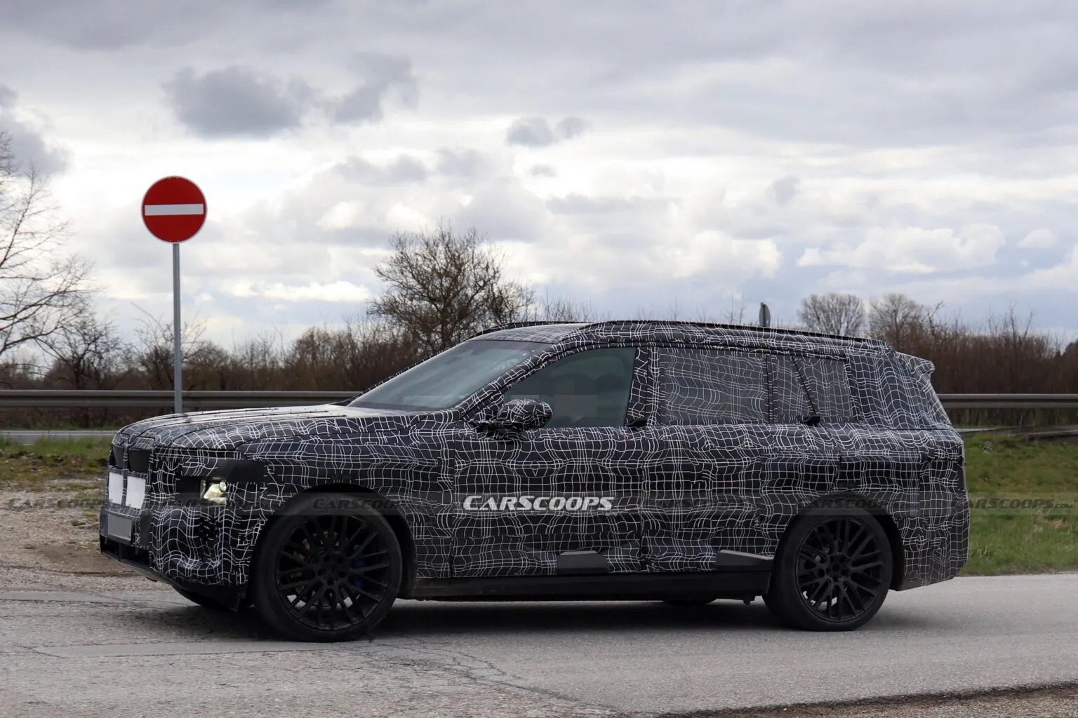 BMW X7 bản điện lộ diện: Thiết kế kh&ocirc;ng qu&aacute; dị như đ&agrave;n em, c&oacute; thể chạy tới 800km/sạc, mạnh hơn nhiều si&ecirc;u xe- Ảnh 1.