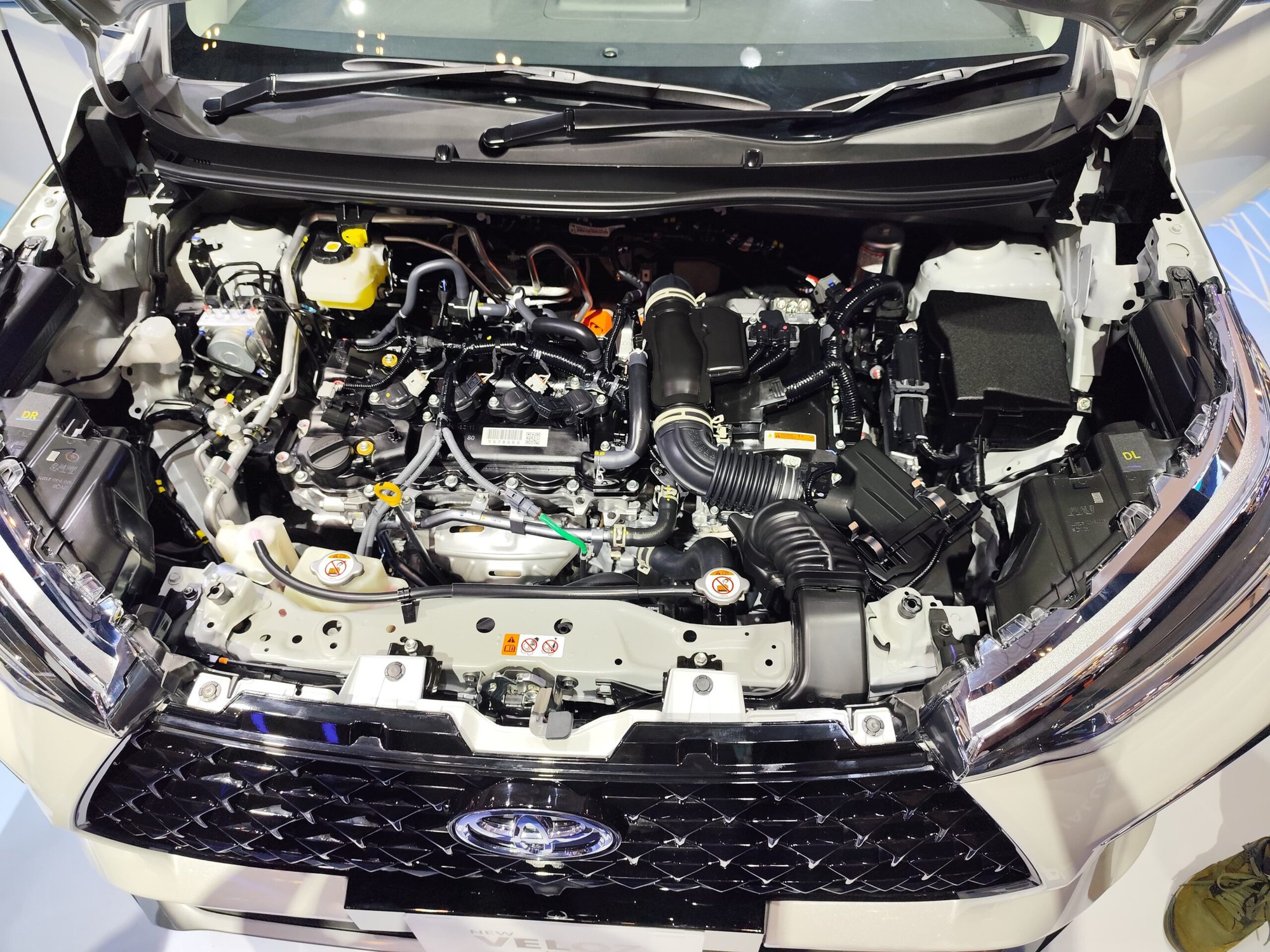 Lý giải 2 điểm ‘lạ’ trên Toyota Veloz hybrid: Có pin nhưng vẫn thêm cả ắc-quy, pin không bao giờ sạc đủ 100%- Ảnh 2. Lý giải 2 điểm ‘lạ’ trên Toyota Veloz hybrid: Có pin nhưng vẫn thêm cả ắc-quy, pin không bao giờ sạc đủ 100%- Ảnh 2.