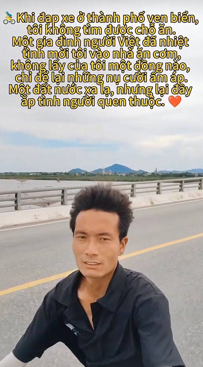 Kh&aacute;ch Trung Quốc đạp xe nhầm v&agrave;o cao tốc Bắc Nam, hoảng loạn cầu cứu người đi đường- Ảnh 7.