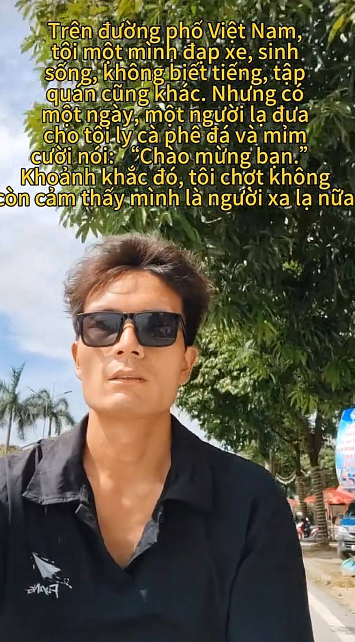 Kh&aacute;ch Trung Quốc đạp xe nhầm v&agrave;o cao tốc Bắc Nam, hoảng loạn cầu cứu người đi đường- Ảnh 6.