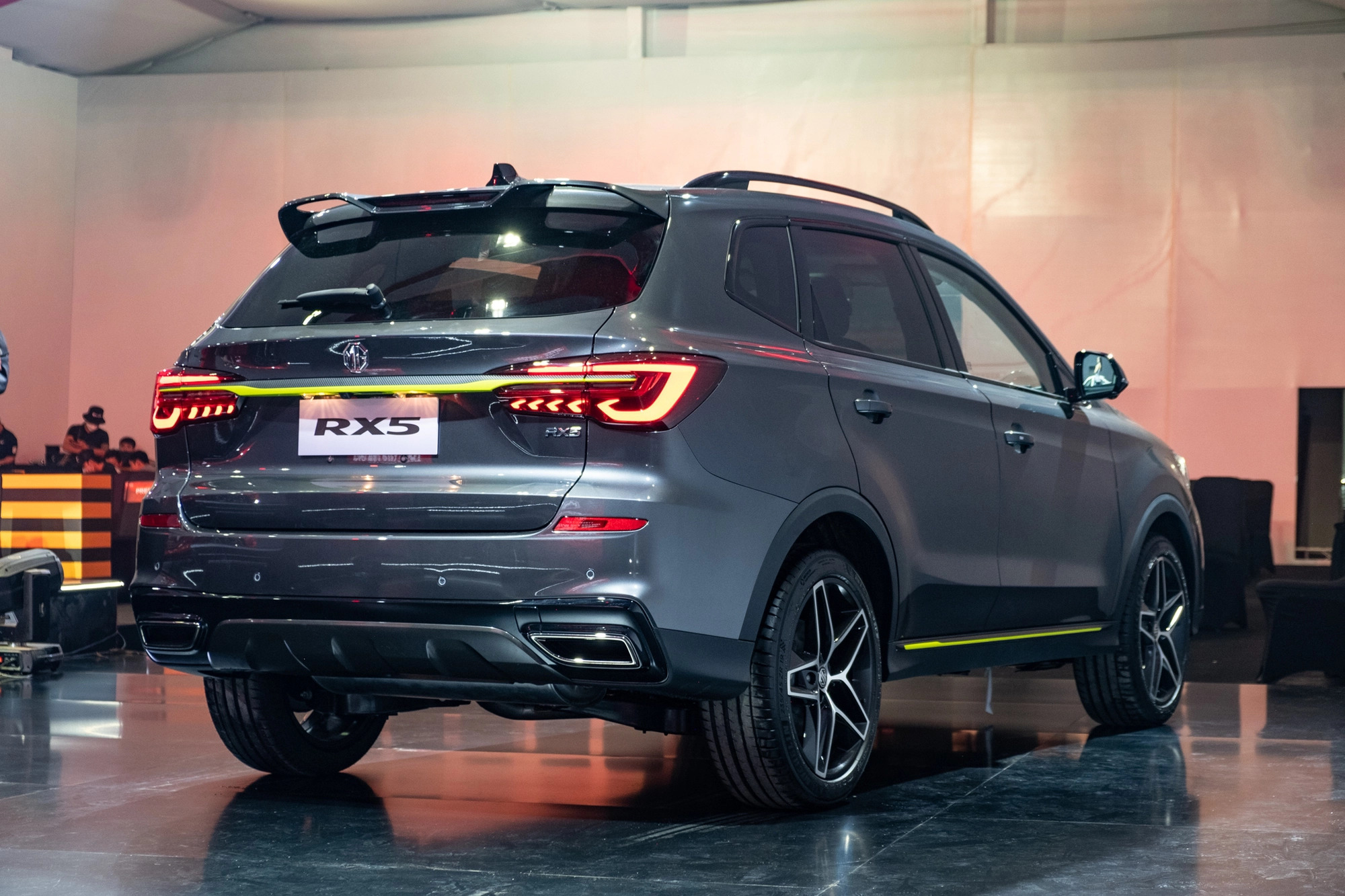 MG RX5 giảm giá kỷ lục tại đại lý: Bản cao cấp từ 580 triệu, ‘phả hơi nóng’ lên Mitsubishi Xforce và Kia Seltos- Ảnh 4. MG RX5 giảm giá kỷ lục tại đại lý: Bản cao cấp từ 580 triệu, ‘phả hơi nóng’ lên Mitsubishi Xforce và Kia Seltos- Ảnh 4.