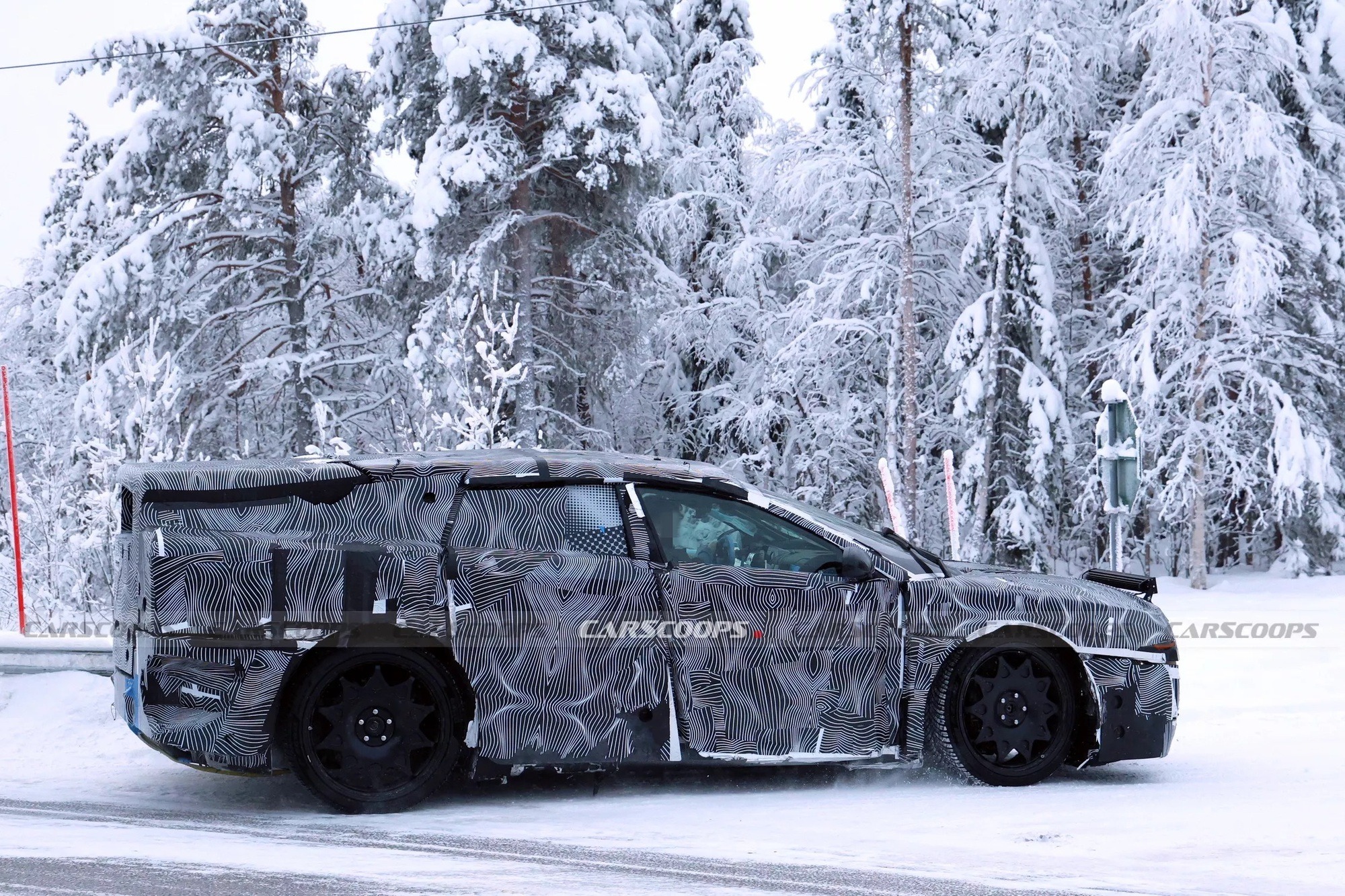 Ferrari chơi lớn mời NASA ph&aacute;t triển xe điện, kh&aacute;ch h&agrave;ng y&ecirc;n t&acirc;m nhấn ga m&agrave; kh&ocirc;ng sợ say xe- Ảnh 2.