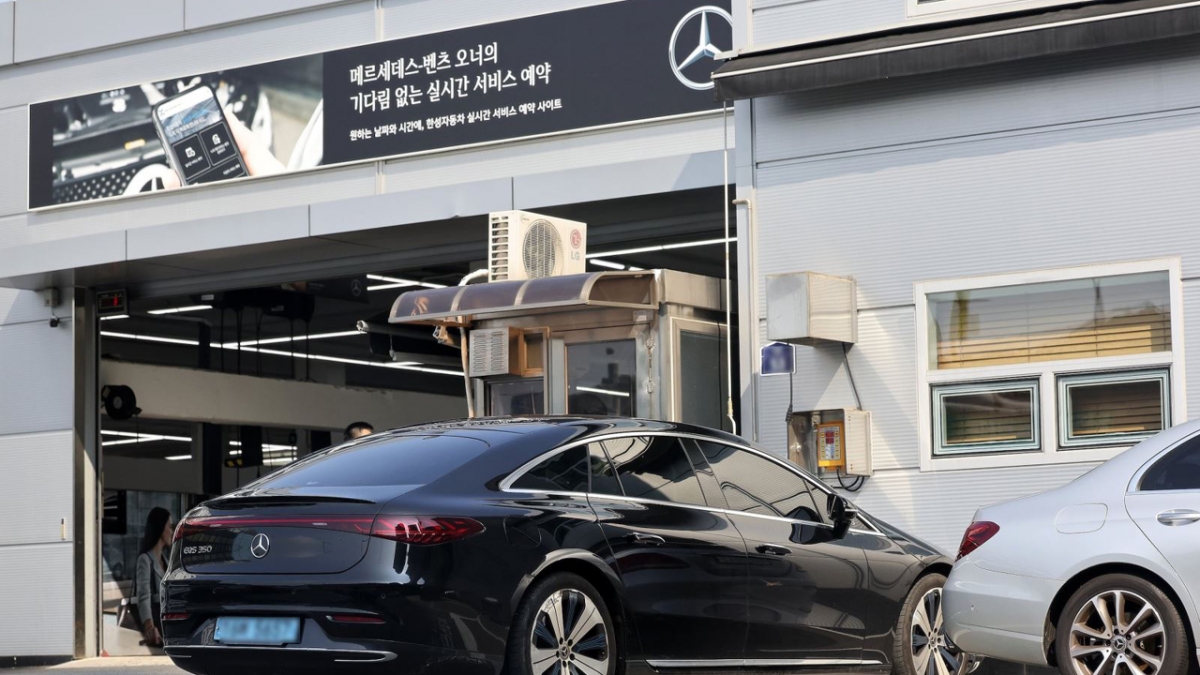 Mercedes-Benz bị phạt hơn 11 tỷ won do sai lệch th&ocirc;ng tin về pin xe điện- Ảnh 1.