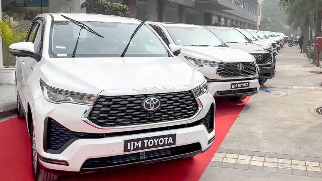 Toyota Innova 'khai tử' từ 2027: Innova Cross hybrid giá rẻ lên thay, nhắm thẳng phân khúc khách chạy dịch vụ- Ảnh 2. Toyota Innova 'khai tử' từ 2027: Innova Cross hybrid giá rẻ lên thay, nhắm thẳng phân khúc khách chạy dịch vụ- Ảnh 2.