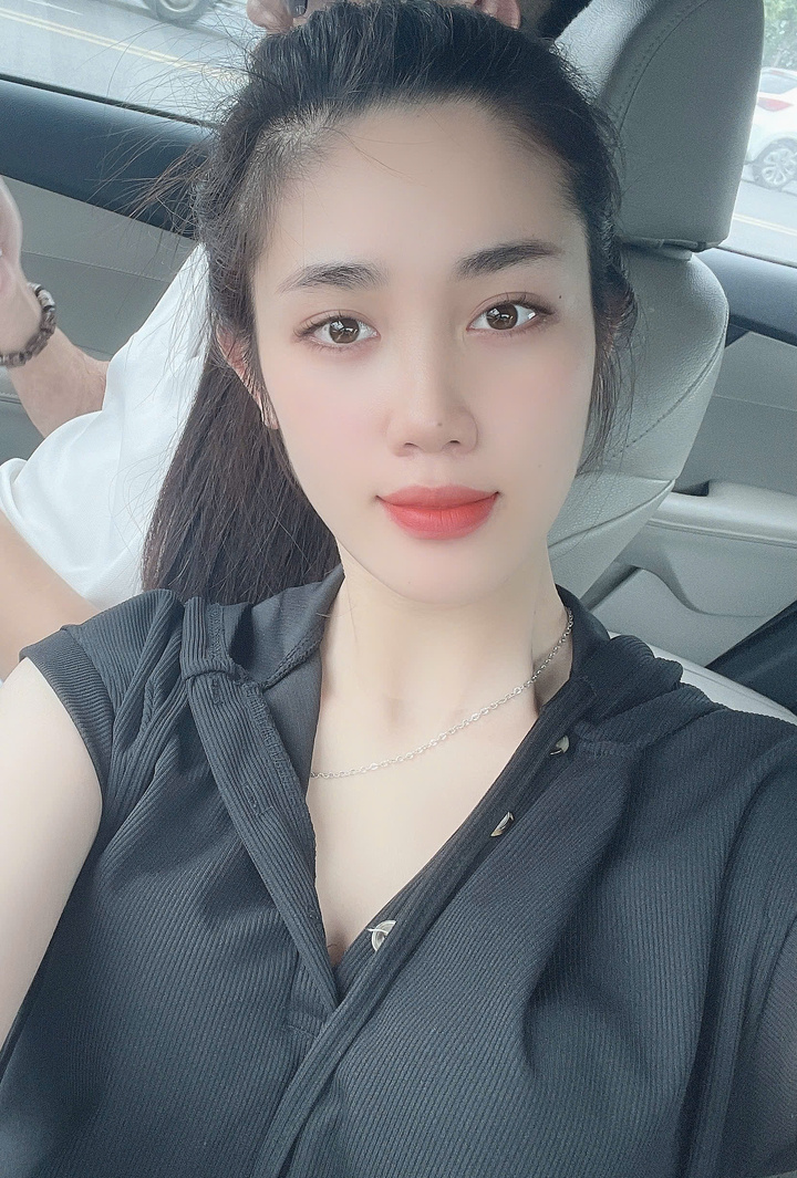 C&ocirc; g&aacute;i kể ph&uacute;t hoảng loạn khi bị xe tải k&eacute;o l&ecirc; cả trăm m&eacute;t tr&ecirc;n quốc lộ- Ảnh 1.