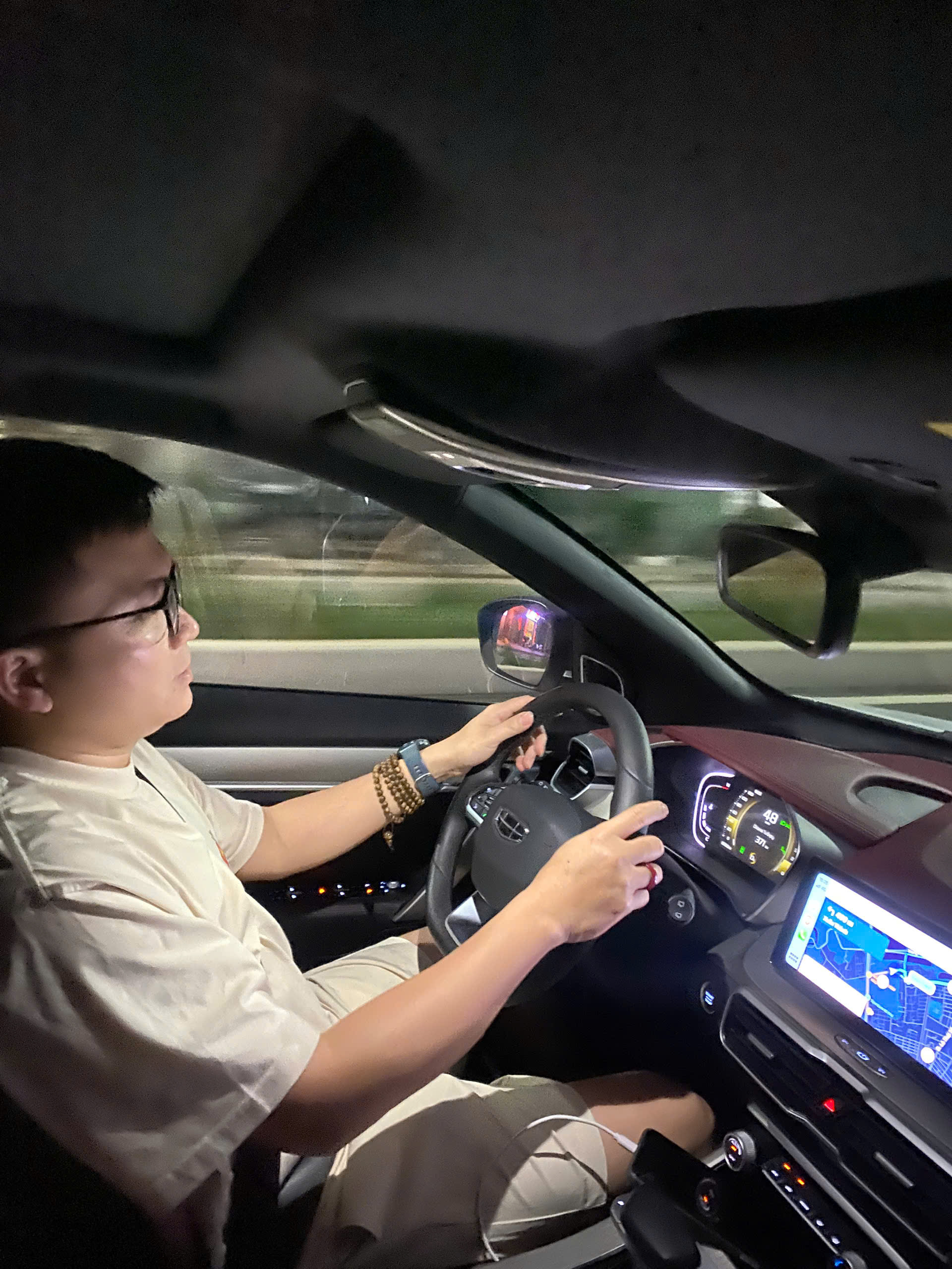 9X Hà Nội cầm lái Geely Coolray: Khi công nghệ an toàn là ưu tiên hàng đầu của phái đẹp- Ảnh 3. 9X Hà Nội cầm lái Geely Coolray: Khi công nghệ an toàn là ưu tiên hàng đầu của phái đẹp- Ảnh 3.