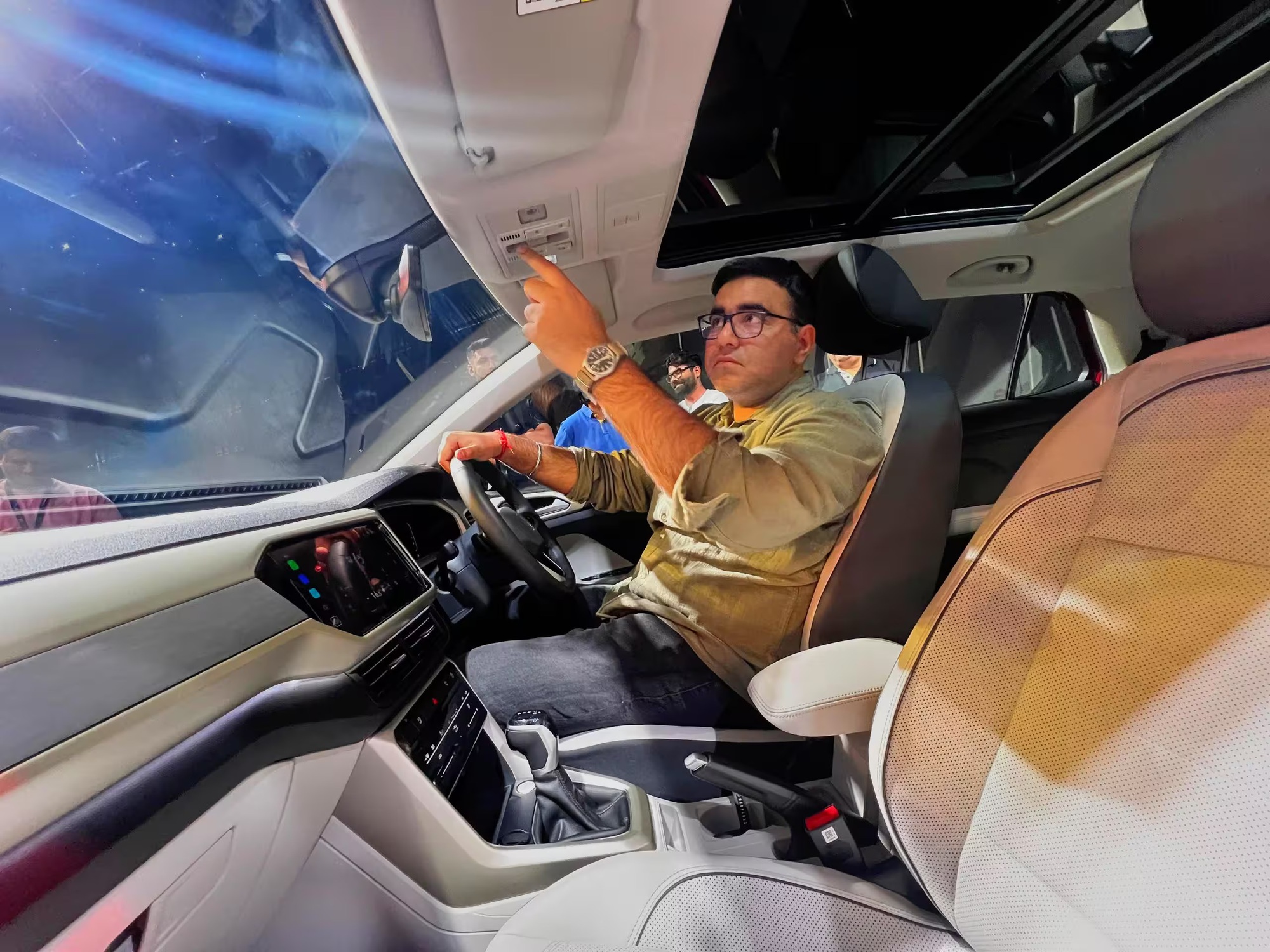 Volkswagen Taigun 2026 ra mắt: Mặt trước long lanh hơn hẳn, c&oacute; massage ghế sau, hộp số mới nhưng thiếu ADAS để đấu Seltos, Creta- Ảnh 6.