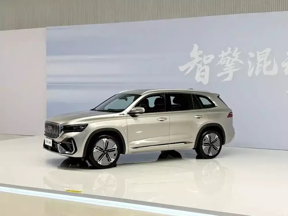 Geely Monjaro i-HEV ra mắt: Động cơ nhiệt hiệu suất kỷ lục, hộp số 3 cấp, uống xăng như xe hạng A- Ảnh 4.