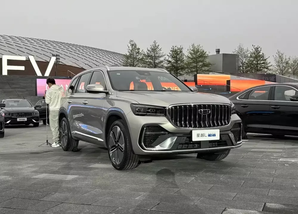 Geely Monjaro i-HEV ra mắt: Động cơ nhiệt hiệu suất kỷ lục, hộp số 3 cấp, uống xăng như xe hạng A- Ảnh 2.