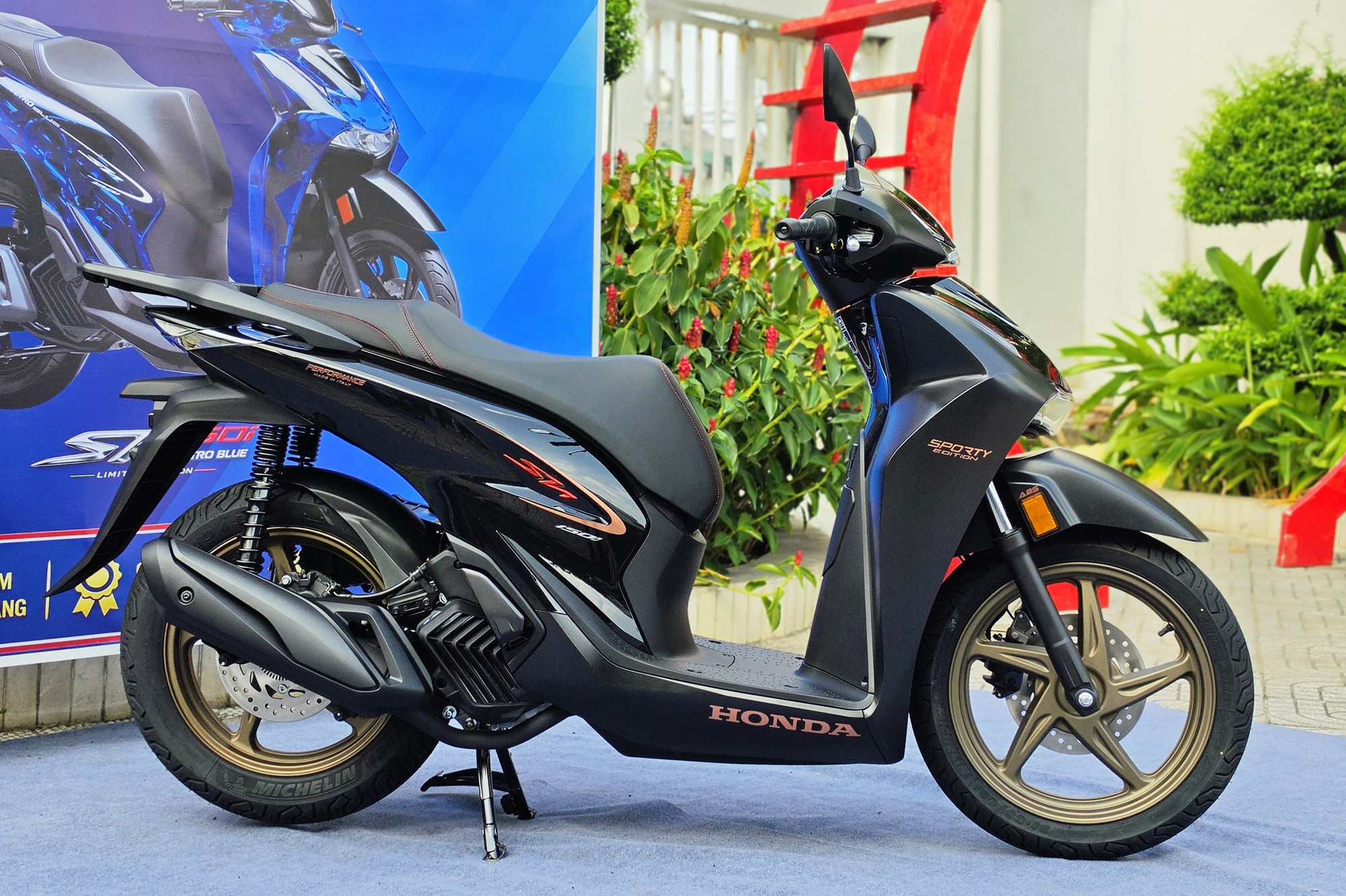 Honda SH 2026 nhập &Yacute; về Việt Nam: Đắt nhất hơn 300 triệu, trải d&agrave;i từ 150i đến 350i- Ảnh 2.