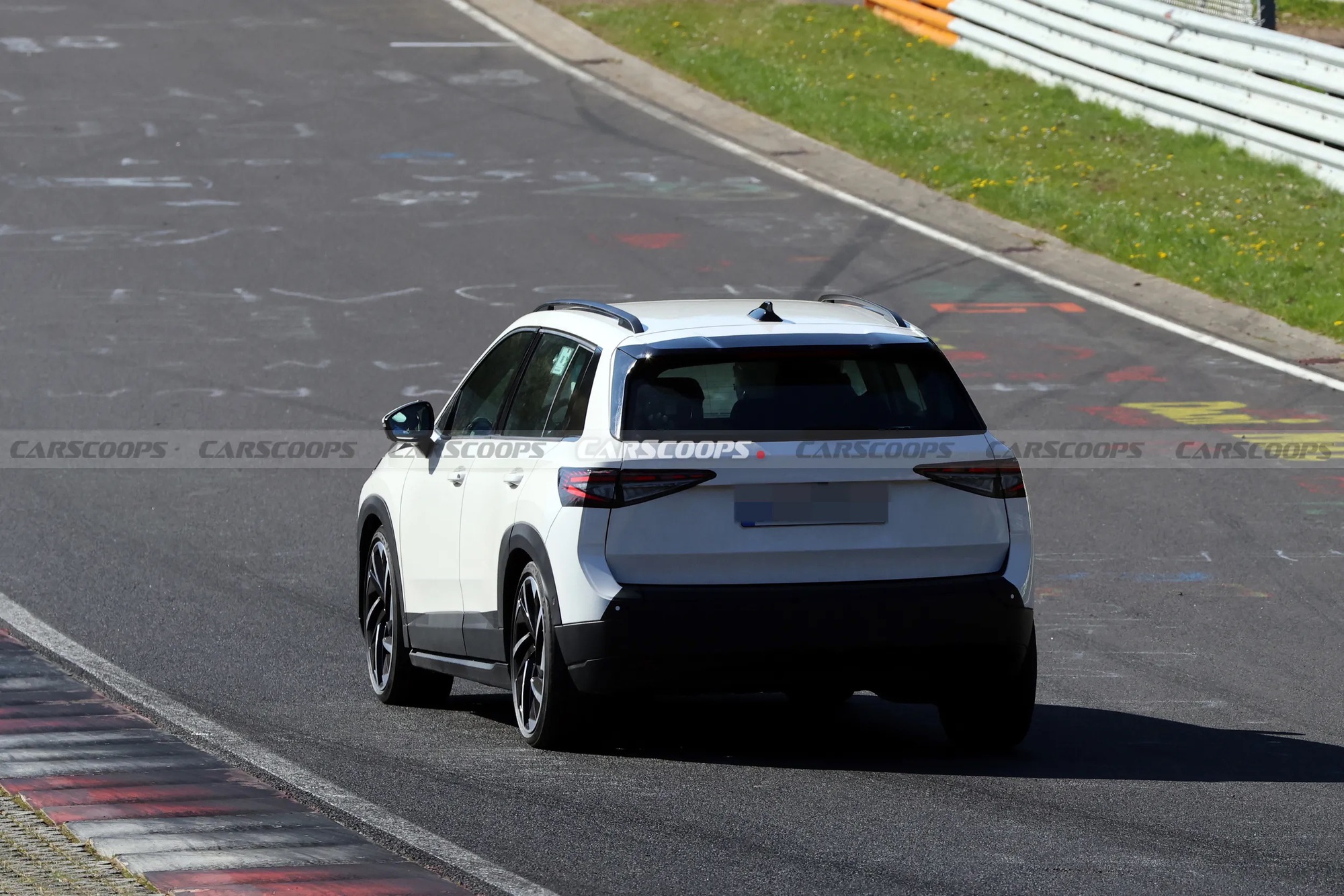 Skoda Epiq lộ diện nội thất 'h&agrave;ng thật': Kh&ocirc;ng m&agrave;n h&igrave;nh xoay trượt, chỉ tập trung v&agrave;o thứ kh&aacute;ch Việt cần nhất- Ảnh 5.