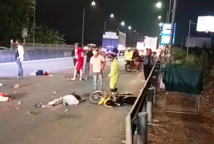 Ba cha con thương vong khi &ocirc; t&ocirc; va chạm xe m&aacute;y- Ảnh 1.