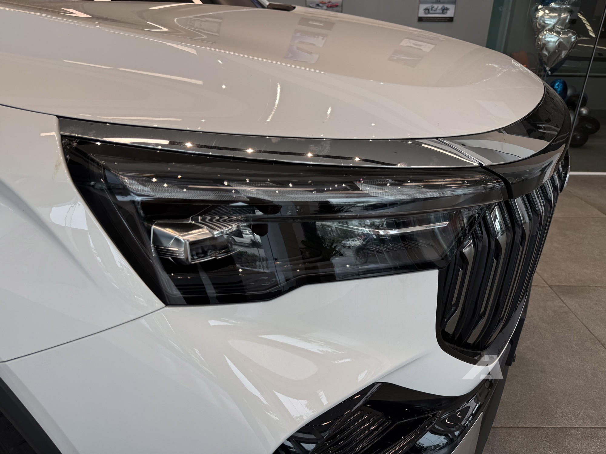 Soi chi tiết Geely Okavango tại đại l&yacute;: M&agrave;n h&igrave;nh 14,6 inch, ADAS đầy đủ, cấu h&igrave;nh ghế linh hoạt cho gia đ&igrave;nh trong tầm gi&aacute; hơn 700 triệu- Ảnh 2.