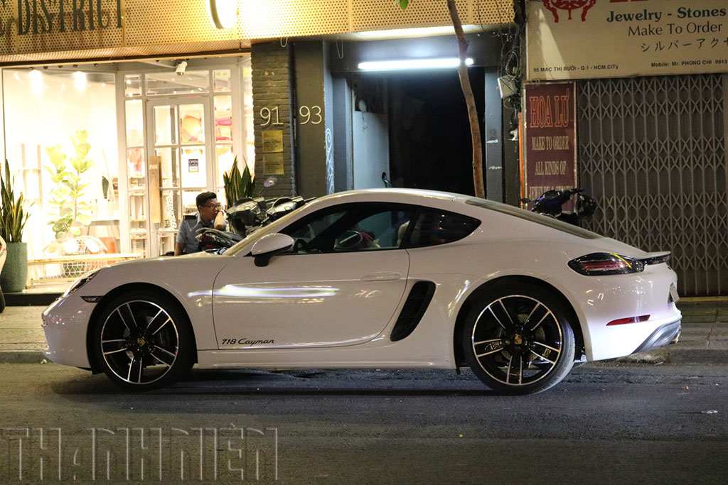 Gu chơi xe của Miu L&ecirc;: Trung th&agrave;nh với t&ocirc;ng m&agrave;u trắng, n&acirc;ng cấp dần từ Mercedes-Benz sang Porsche- Ảnh 7.