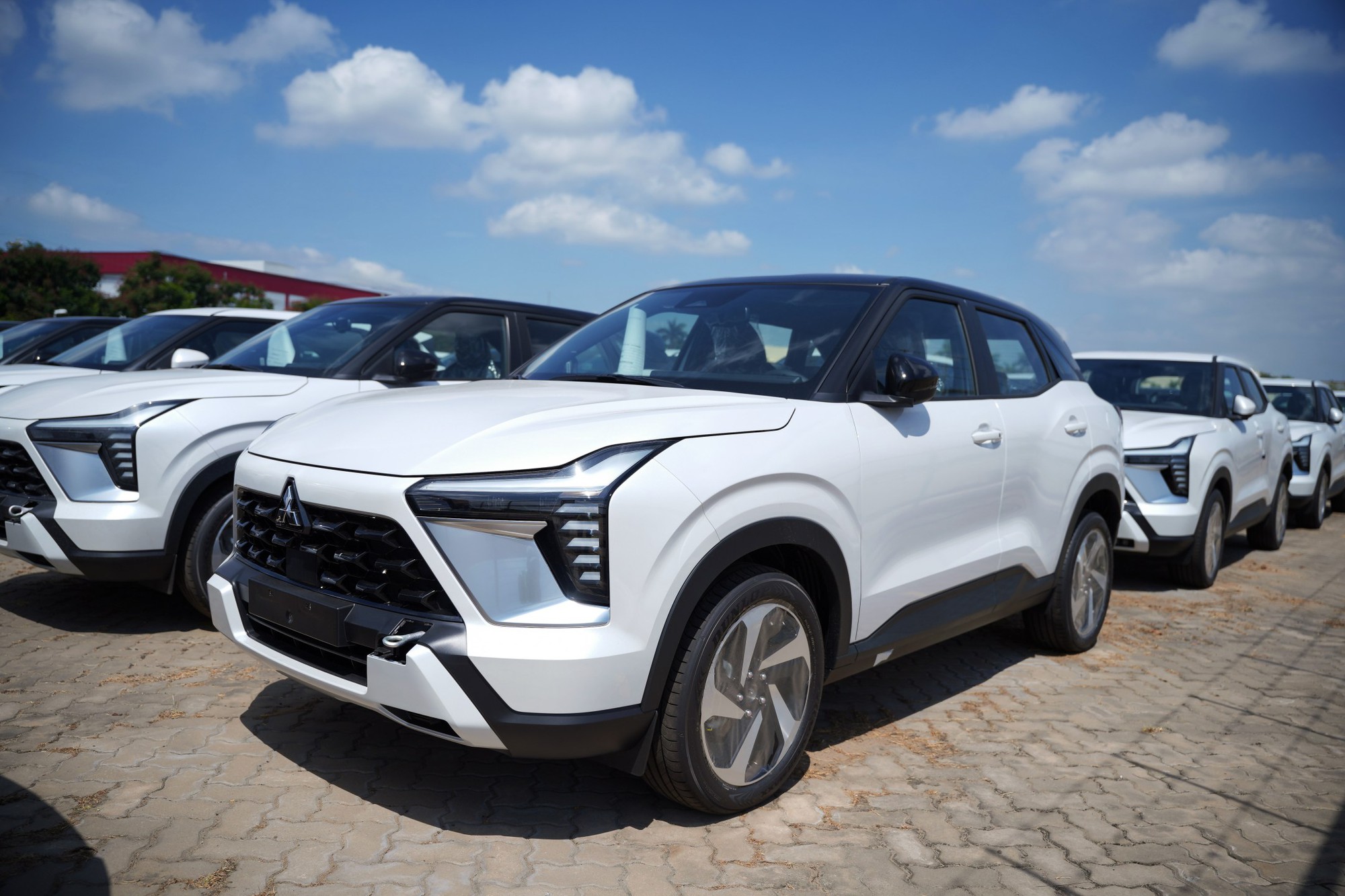 Mitsubishi Xforce 2026 ra mắt Việt Nam: Gi&aacute; từ 605 triệu đồng, bổ sung ghế điện, camera 360, bản &lsquo;base&rsquo; c&oacute; nhiều điểm mới, &lsquo;phả hơi n&oacute;ng&rsquo; l&ecirc;n Yaris Cross- Ảnh 4.