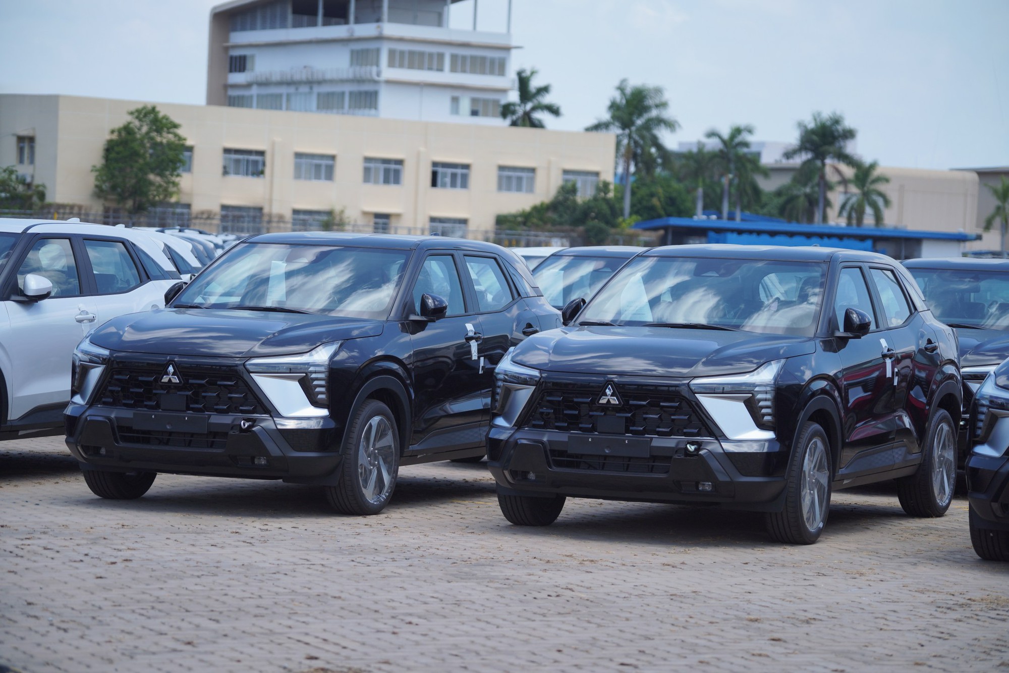 Mitsubishi Xforce 2026 ra mắt Việt Nam: Gi&aacute; từ 605 triệu đồng, bổ sung ghế điện, camera 360, bản &lsquo;base&rsquo; c&oacute; nhiều điểm mới, &lsquo;phả hơi n&oacute;ng&rsquo; l&ecirc;n Yaris Cross- Ảnh 1.