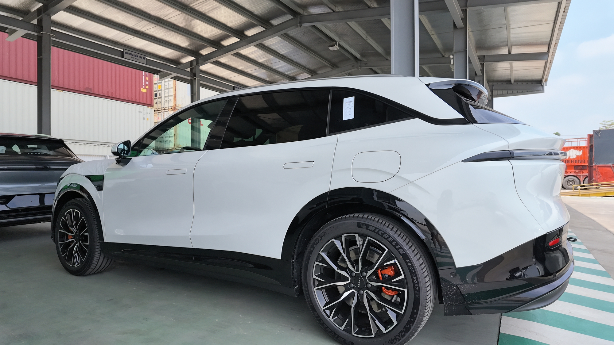 L&ocirc; Zeekr 7X đầu ti&ecirc;n về Việt Nam: &Iacute;t nhất 2 bản, c&ugrave;ng cỡ CX-8, c&oacute; thể chạy hơn 600km/sạc, dễ ra mắt trong thời gian gần- Ảnh 7.