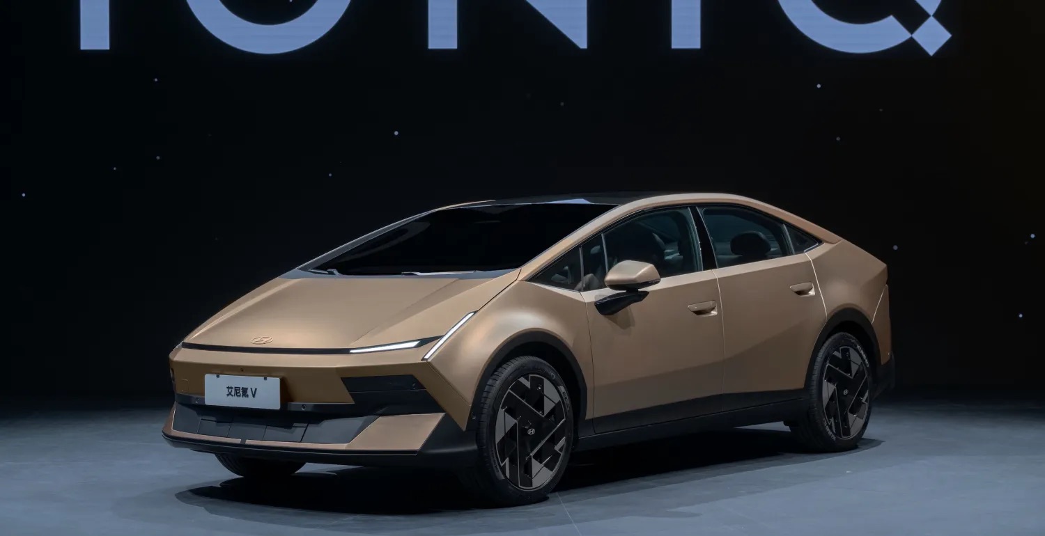 Hyundai Ioniq V lộ động cơ yếu hơn cả Elantra d&ugrave; d&aacute;ng &lsquo;chiến&rsquo; như Lamborghini, b&ugrave; lại bằng pin hơn 600km/sạc- Ảnh 1.