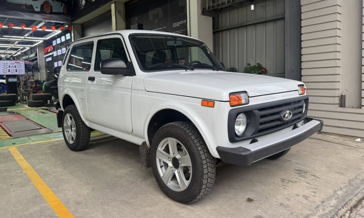 Lada Niva chưa kịp ra mắt Việt Nam đ&atilde; lộ đời mới chất chơi hơn hẳn: D&aacute;ng bớt khối hộp, đ&egrave;n LED, tay nắm ẩn, dễ cạnh tranh cả Jimny- Ảnh 6.