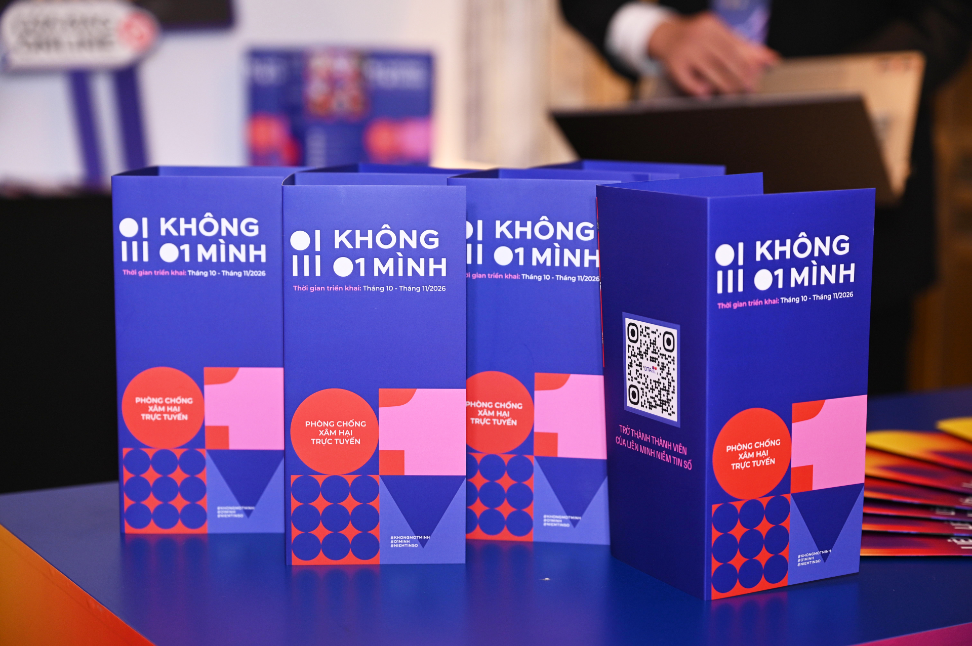 Diễn đ&agrave;n về niềm tin số t&agrave;i ch&iacute;nh trong kỷ nguy&ecirc;n AI đang diễn ra s&aacute;ng nay: Đen xuất hiện lịch l&atilde;m, Bảo Ngọc giản dị m&agrave; nổi bần bật- Ảnh 7.