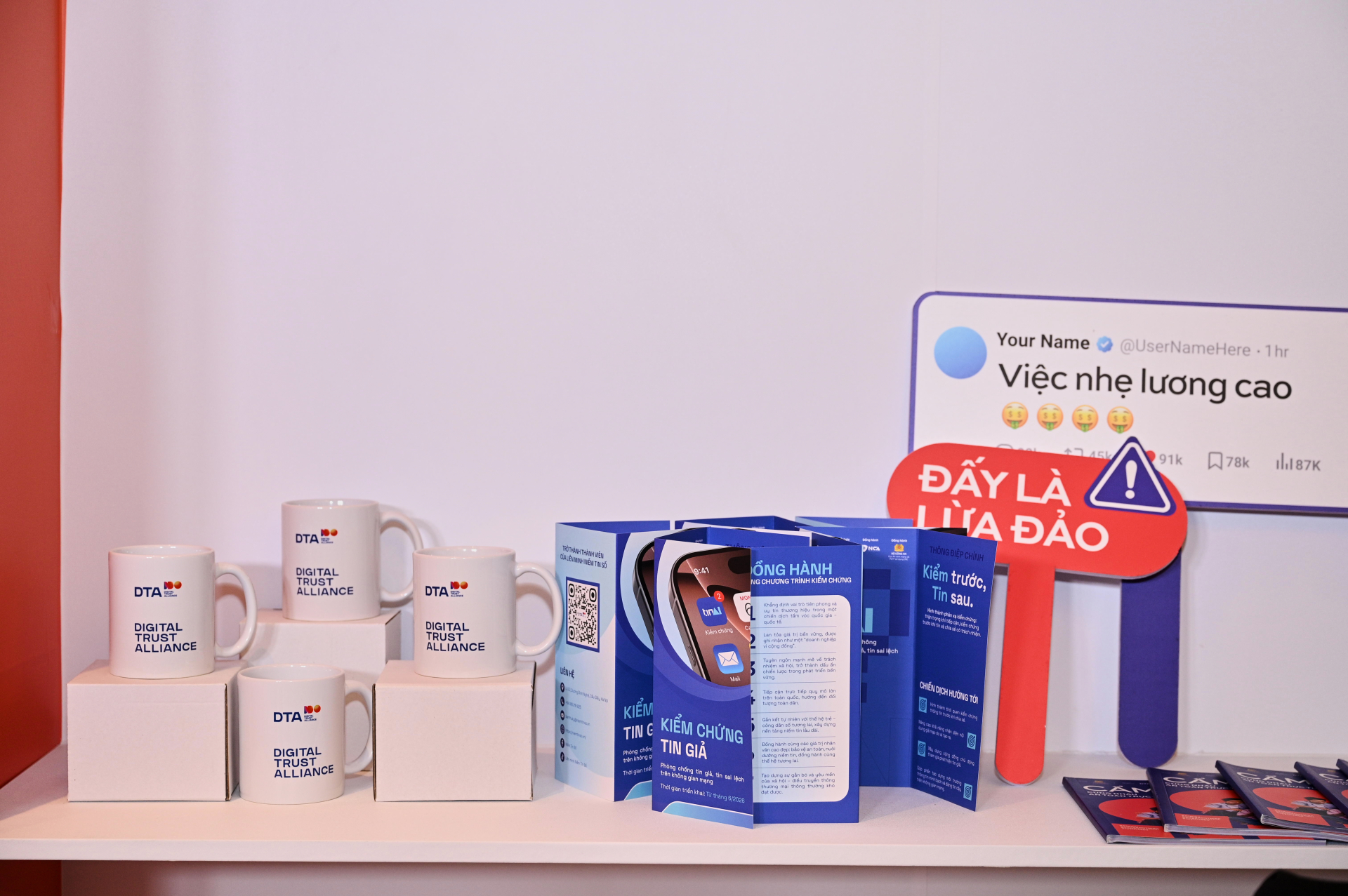Diễn đ&agrave;n về niềm tin số t&agrave;i ch&iacute;nh trong kỷ nguy&ecirc;n AI đang diễn ra s&aacute;ng nay: Đen xuất hiện lịch l&atilde;m, Bảo Ngọc giản dị m&agrave; nổi bần bật- Ảnh 8.