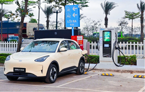 Sắm xe Geely, vi vu đ&oacute;n h&egrave; với ưu đ&atilde;i l&ecirc;n tới 150 triệu đồng- Ảnh 3.