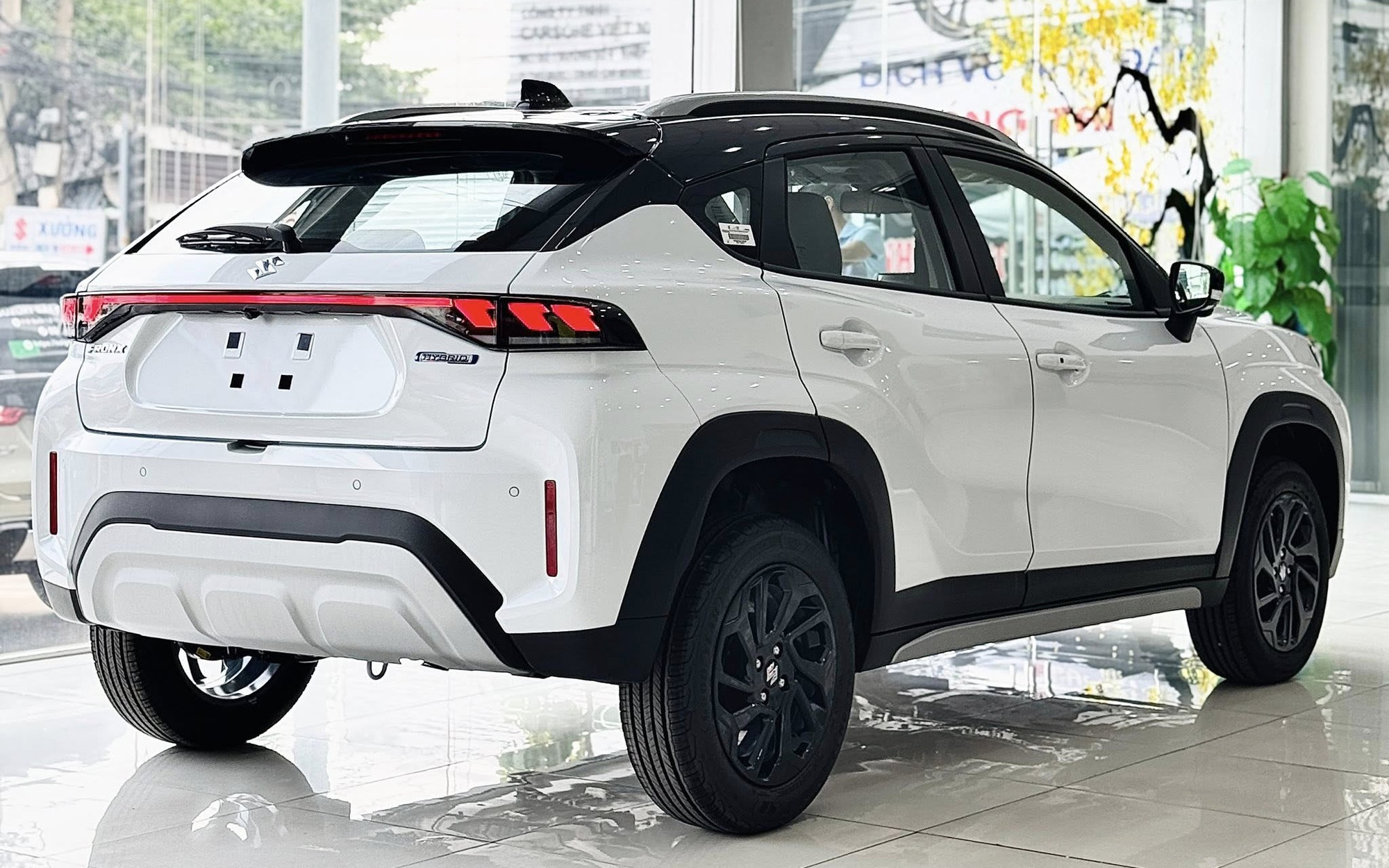 Suzuki Fronx giảm gi&aacute; kỷ lục tại đại l&yacute;: Bản 'base' từ 430 triệu đồng, rẻ  hơn cả Morning, i10