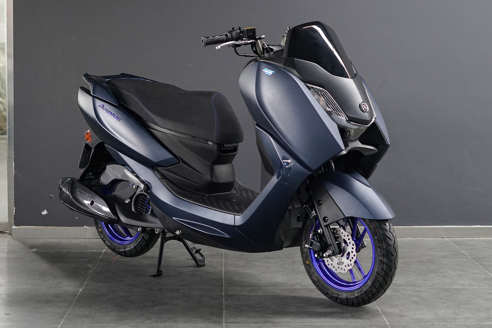 Ngoại h&igrave;nh dị biệt nhưng Yamaha Avenue 125 lại sở hữu thứ vũ kh&iacute; b&iacute; mật khiến nhiều mẫu xe tay ga kh&aacute;c phải 'khiếp sợ'- Ảnh 5.