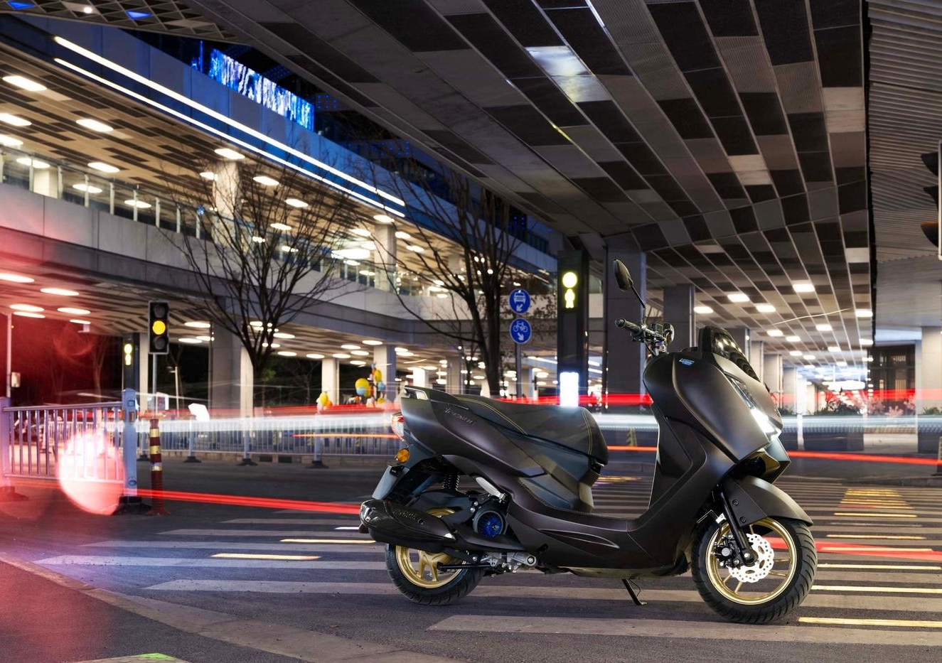 Ngoại h&igrave;nh dị biệt nhưng Yamaha Avenue 125 lại sở hữu thứ vũ kh&iacute; b&iacute; mật khiến nhiều mẫu xe tay ga kh&aacute;c phải 'khiếp sợ'- Ảnh 2.