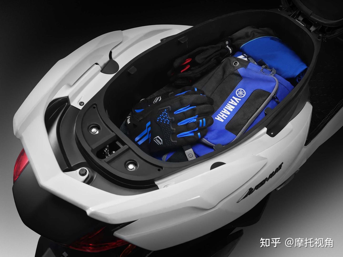 Ngoại h&igrave;nh dị biệt nhưng Yamaha Avenue 125 lại sở hữu thứ vũ kh&iacute; b&iacute; mật khiến nhiều mẫu xe tay ga kh&aacute;c phải 'khiếp sợ'- Ảnh 3.