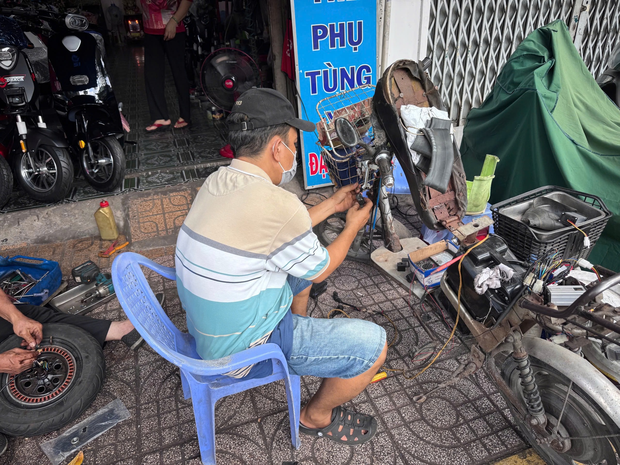 "Ph&ugrave; ph&eacute;p" xe đạp điện th&agrave;nh xe m&aacute;y điện- Ảnh 1.