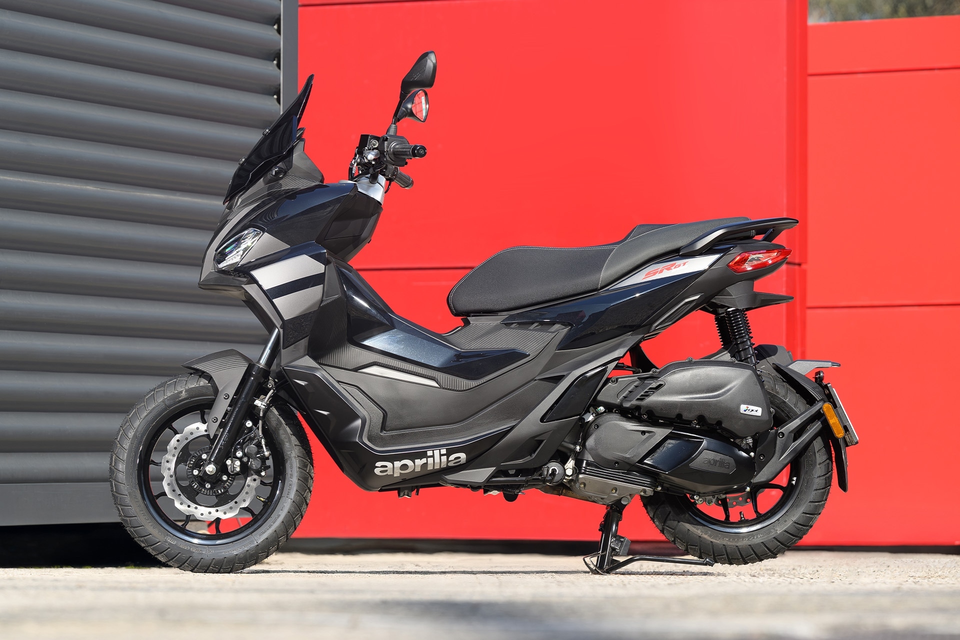 Đối thủ Honda ADV 160 sập gi&aacute; tại Malaysia, kh&aacute;ch Việt ng&oacute;ng chờ si&ecirc;u phẩm Aprilia SR GT 200 Sport 2026- Ảnh 3.