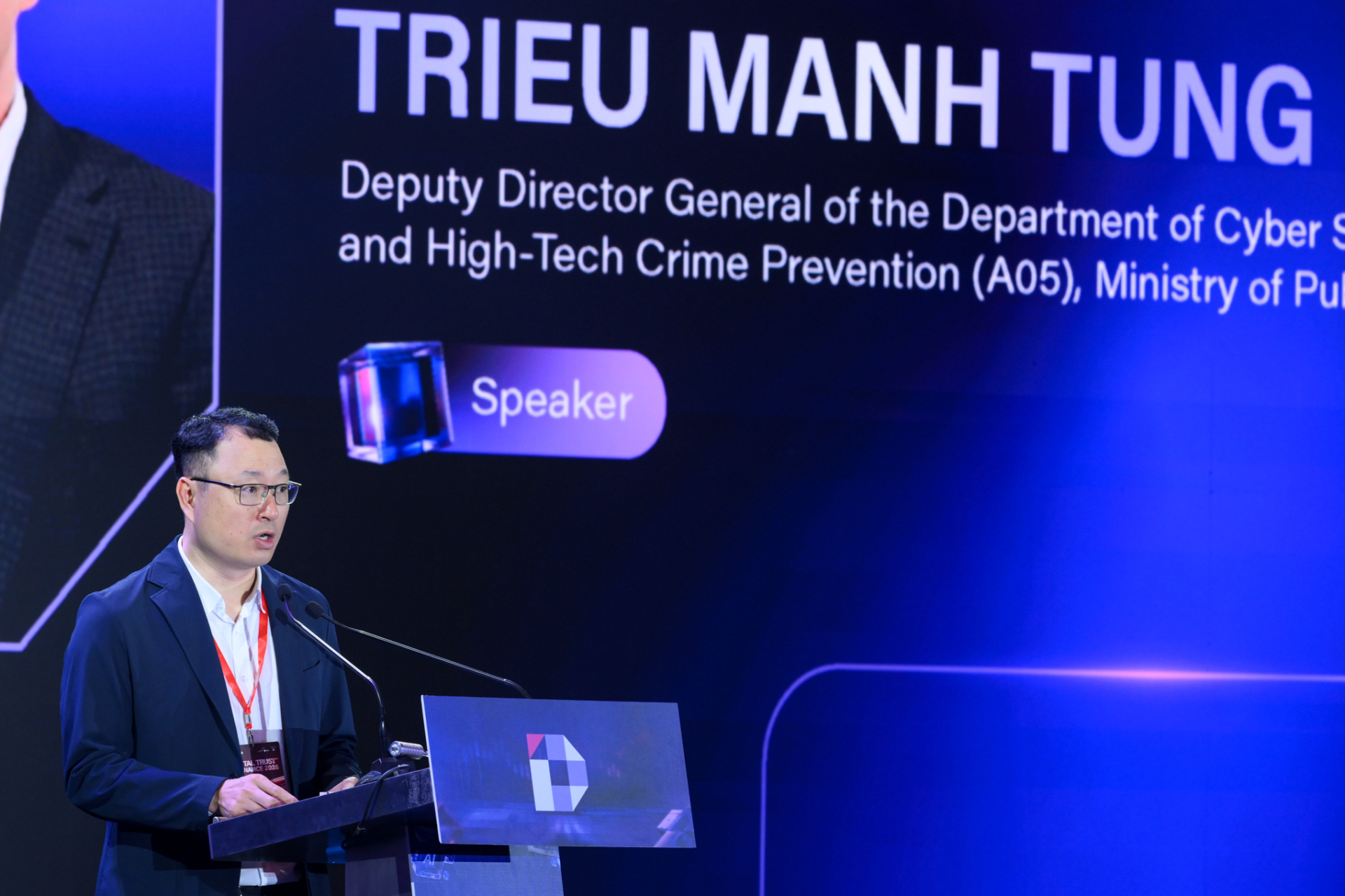 T&agrave;i khoản đ&atilde; x&aacute;c thực khu&ocirc;n mặt, v&igrave; sao người d&acirc;n vẫn mất tiền? Thượng t&aacute; C&ocirc;ng an đưa ra c&acirc;u trả lời- Ảnh 1.