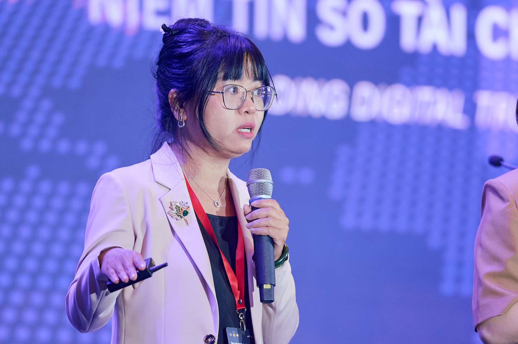 'Scammer tài chính thường bán giấc mơ giàu nhanh, còn KOL tài chính trách nhiệm sẽ giúp người dùng hiểu rõ rủi ro'- Ảnh 2. 'Scammer tài chính thường bán giấc mơ giàu nhanh, còn KOL tài chính trách nhiệm sẽ giúp người dùng hiểu rõ rủi ro'- Ảnh 2.