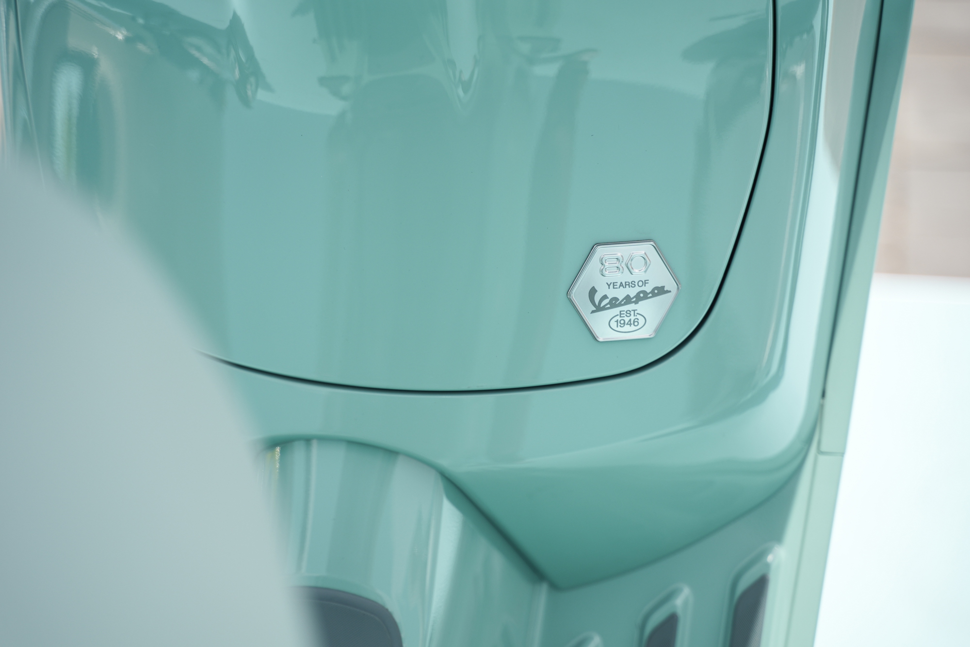 Vespa ra mắt bộ sưu tập 80 năm tại Việt Nam: Gi&aacute; từ 106,5 triệu đồng, m&agrave;u lấy cảm hứng từ 1946, Sprint lần đầu d&ugrave;ng m&aacute;y 180cc- Ảnh 17.
